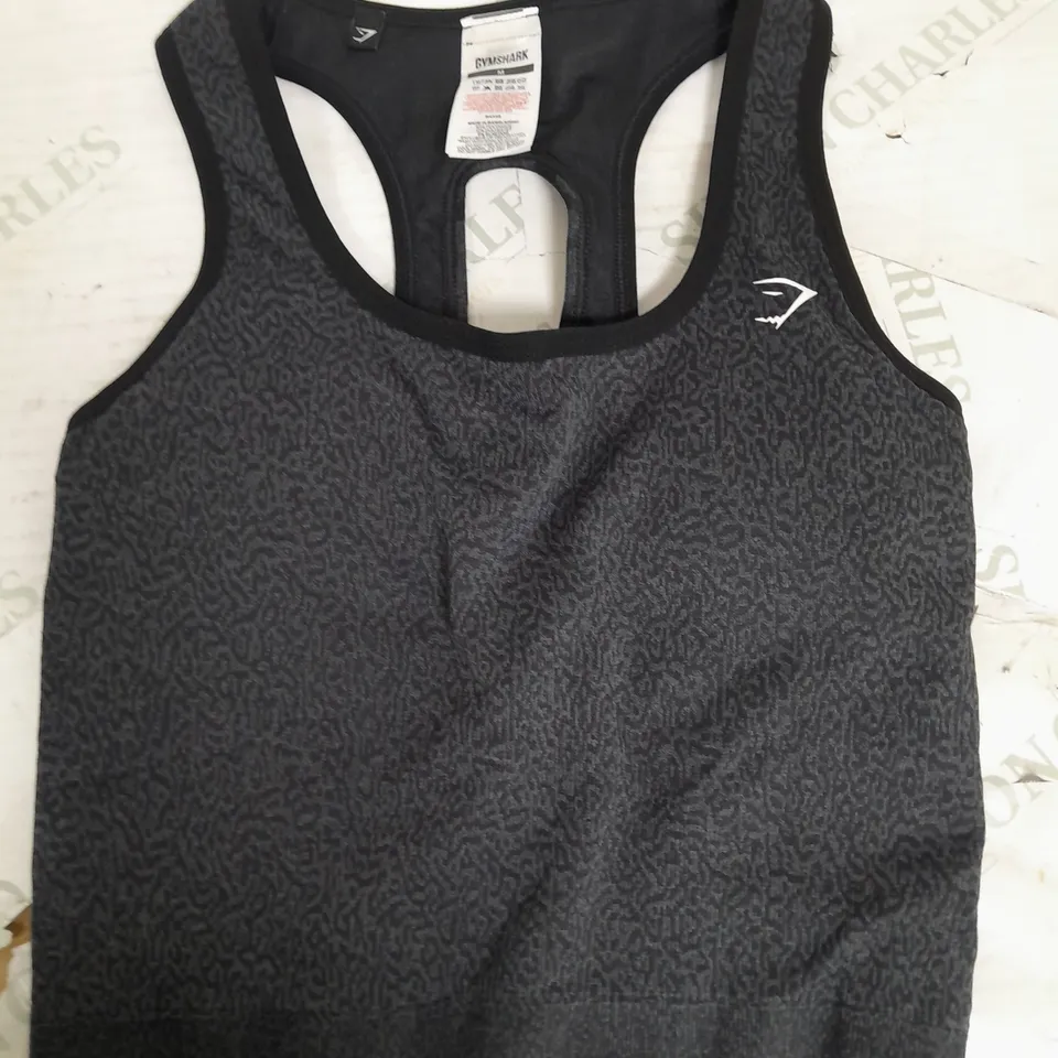 GYMSHARK TRAINING VEST IN PATTERNED BLACK - M