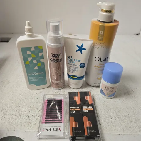APPROXIMATELY 15 ASSORTED HEALTH & BEAUTY PRODUCTS TO INCLUDE FOOT CARE CREAM, EYE SOLUTION, TONE BRIGHTENER ETC