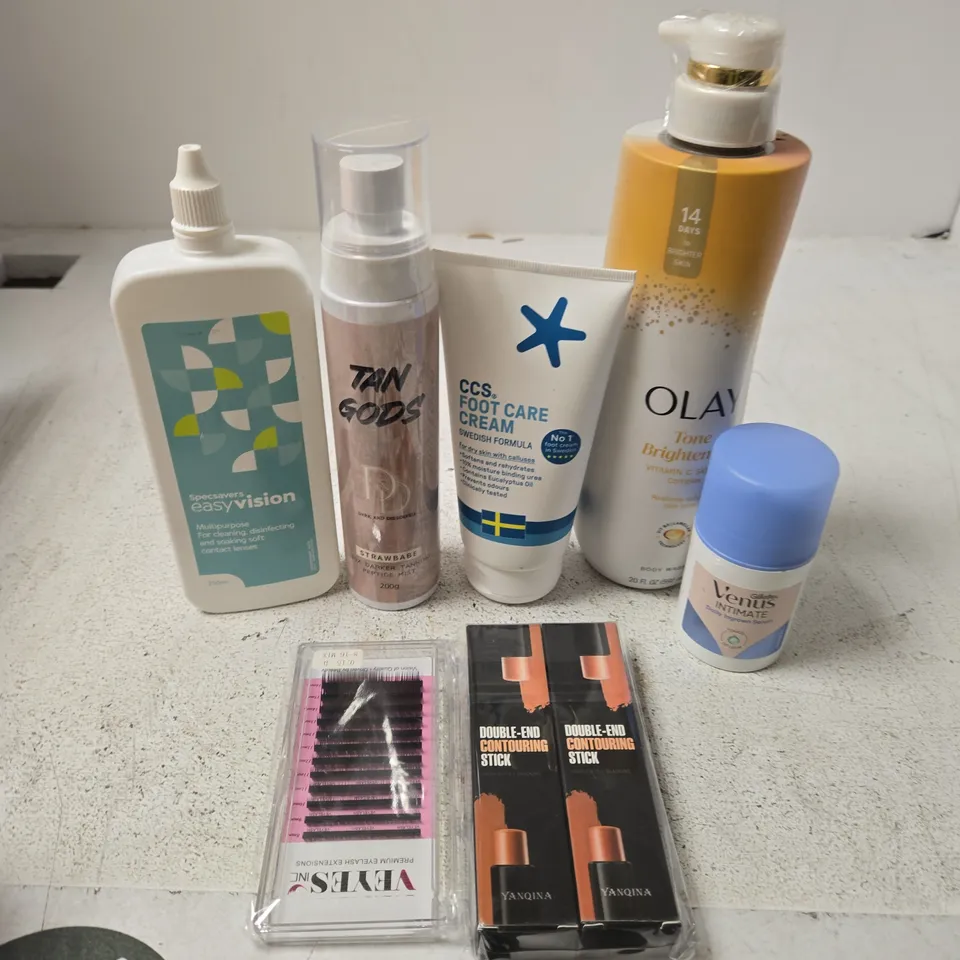 APPROXIMATELY 15 ASSORTED HEALTH & BEAUTY PRODUCTS TO INCLUDE FOOT CARE CREAM, EYE SOLUTION, TONE BRIGHTENER ETC