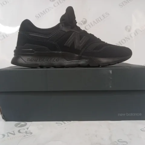 BOXED PAIR OF NEW BALANCE 997H SHOES IN BLACK UK SIZE 6.5