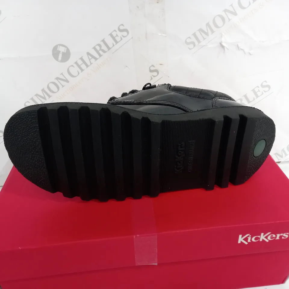 BOXED PAIR OF KICKERS SIZE 37 FOOTWEAR