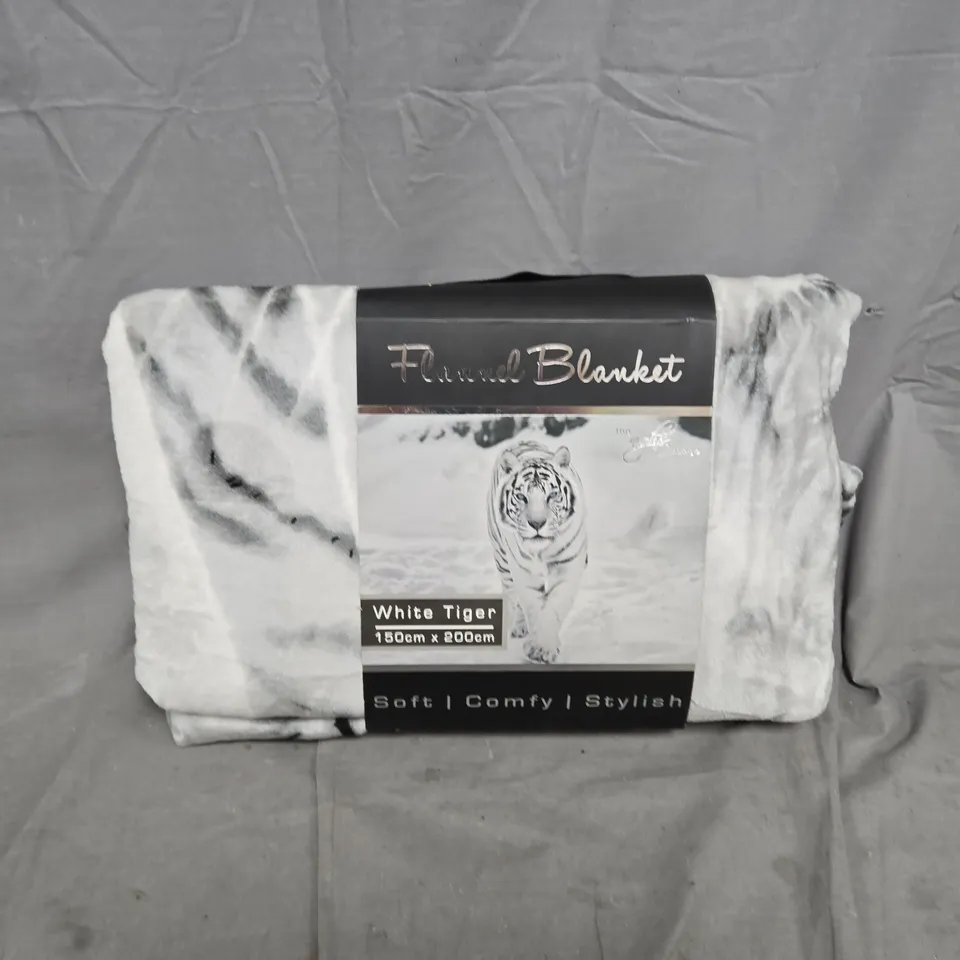 THE NIGHTS RANGE WHITE TIGER FLANNEL BLANKET (150X200CM)