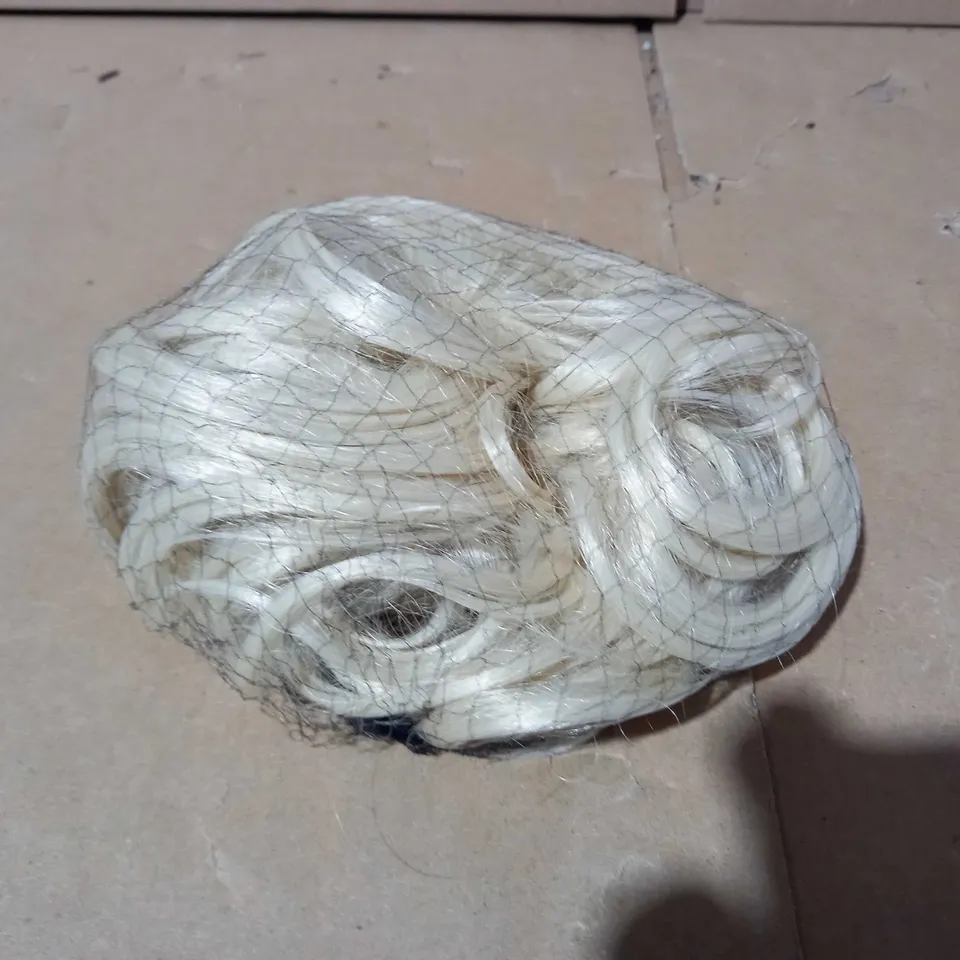 EASILOCKS ELASTICTED SCRUNCHIE ICE BLONDE