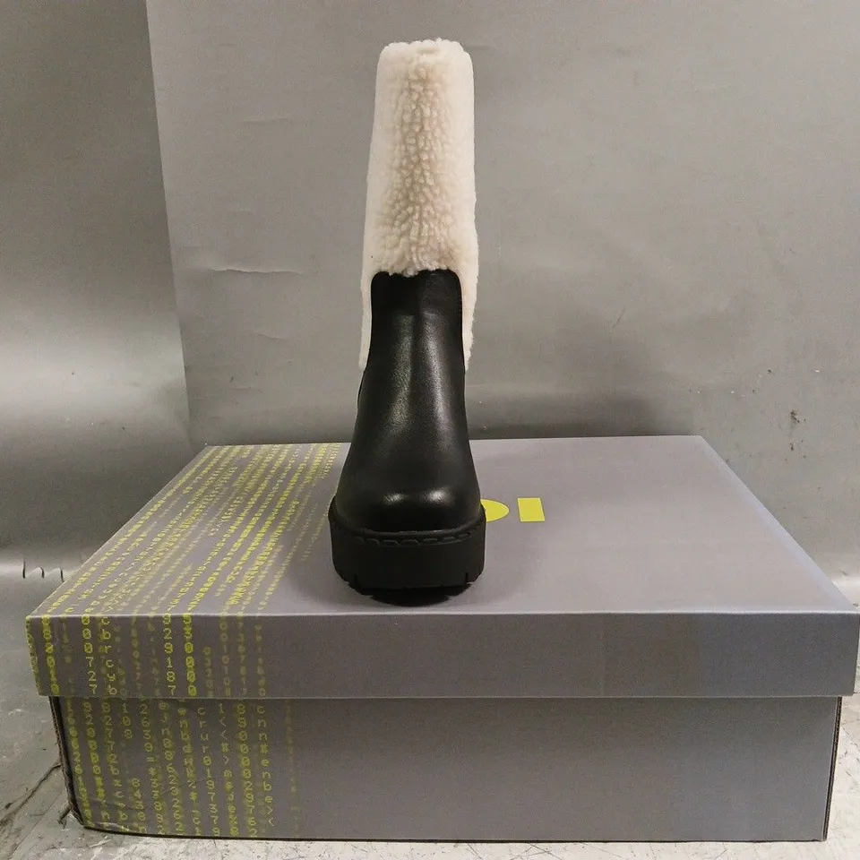 BOXED PAIR OF KOI TEXEL SHEARLING SWITCH BOOTS IN BLACK SIZE UK 3