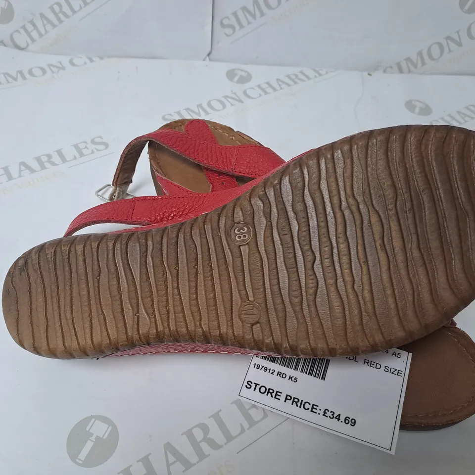 ADESSO RED OPEN TOED SANDAL SIZE 5