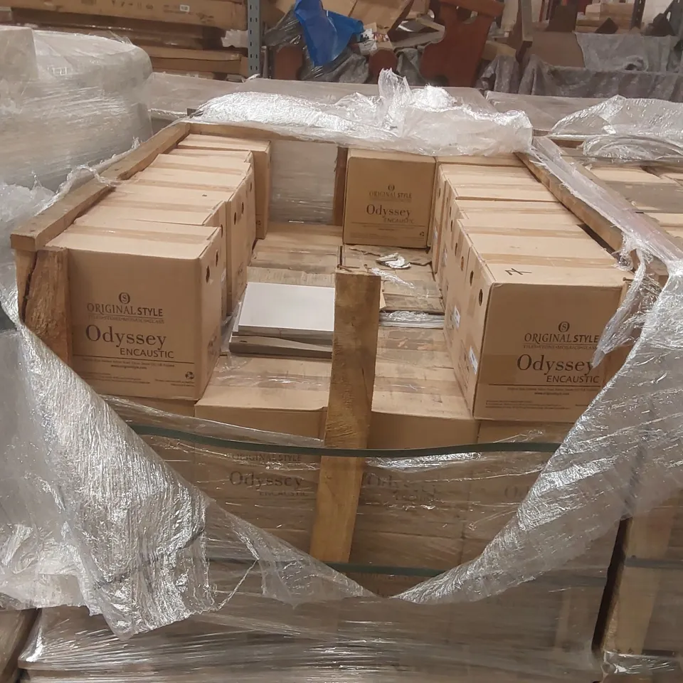 PALLET CONTAINING APPROXIMATELY 553x BRAND NEW LIGHT GREY ENCAUSTIC TILES - 20 x 20cm