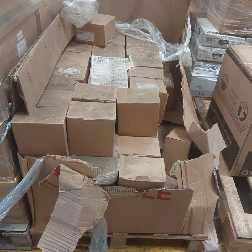 PALLET CONTAINING A VERY LARGE QUANTITY OF BRAND NEW HORS D'OEUVRES DISHES