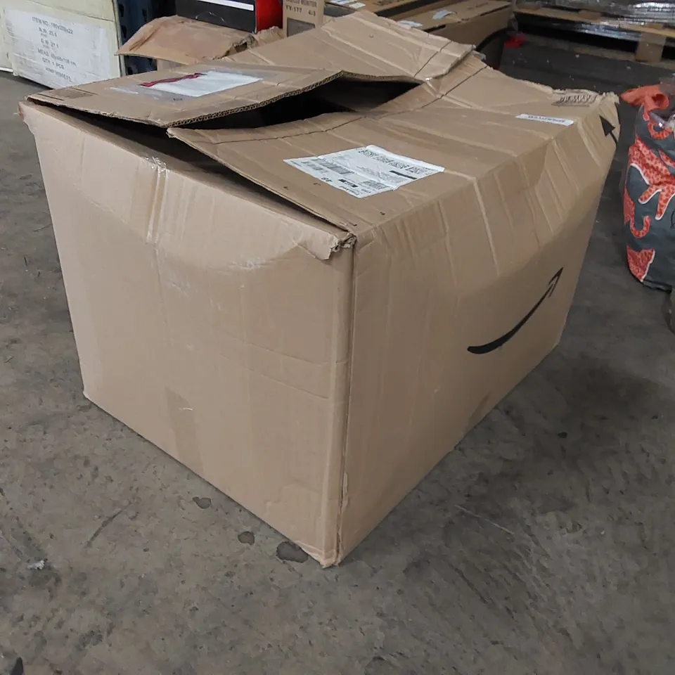 BOX OF BRAND NEW INFLATABLE SWIMMING POOLS // QUANTITY UNSPECIFIED (1 BOX)