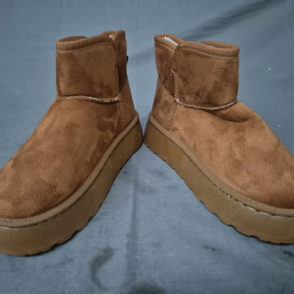 BOXED PAIR OF UNBRANDED NFAUX FUR LINED SHOES IN CHESTNUT SIZE EU 39