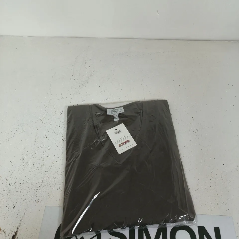 BOX OF APPROXIMATELY 30 TAMSY TSHIRTS ASSORTED COLOURS