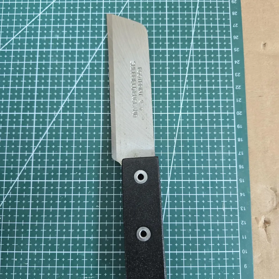 TOTE OF APPROXIMATELY 16 ASSORTED ITEMS TO INCLUDE: FOOTPRINT KNIFE 