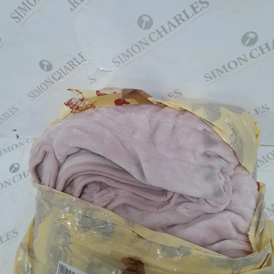 BOXED COZEE HOME FAUX FUR HEATED THROW IN PINK