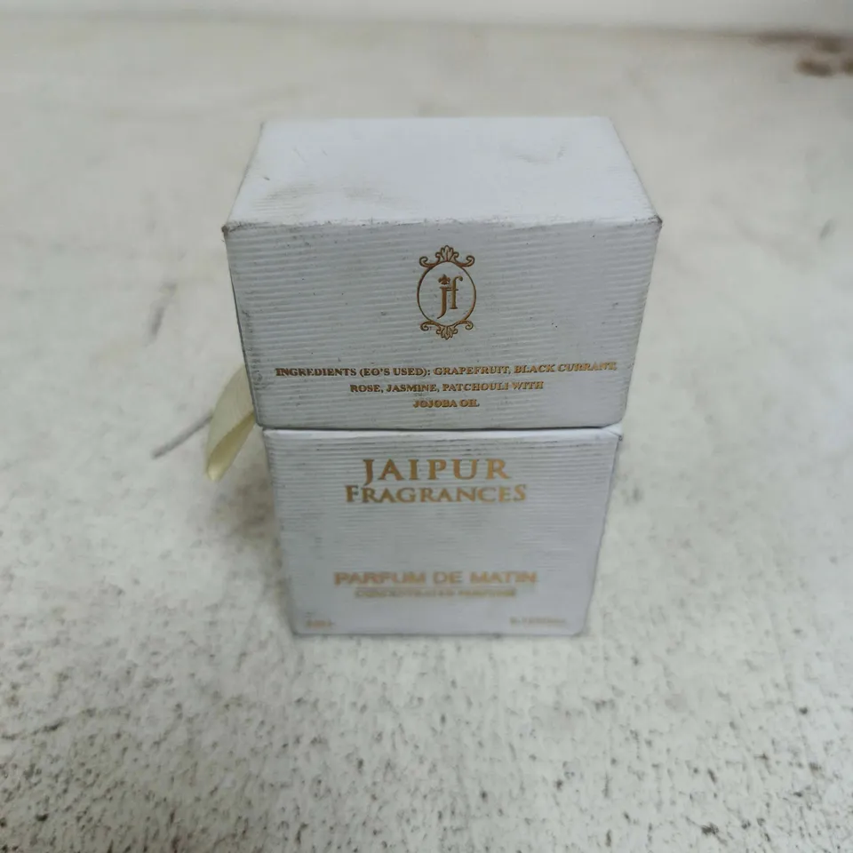 BOX OF APPROXIMATELY 15 ASSORTED ITEMS INCLUDING JAIPUR FRAGRANCES, ALOE VERA MOISTURISING GEL AND PHILLIPS LITHIUM BATTERIES
