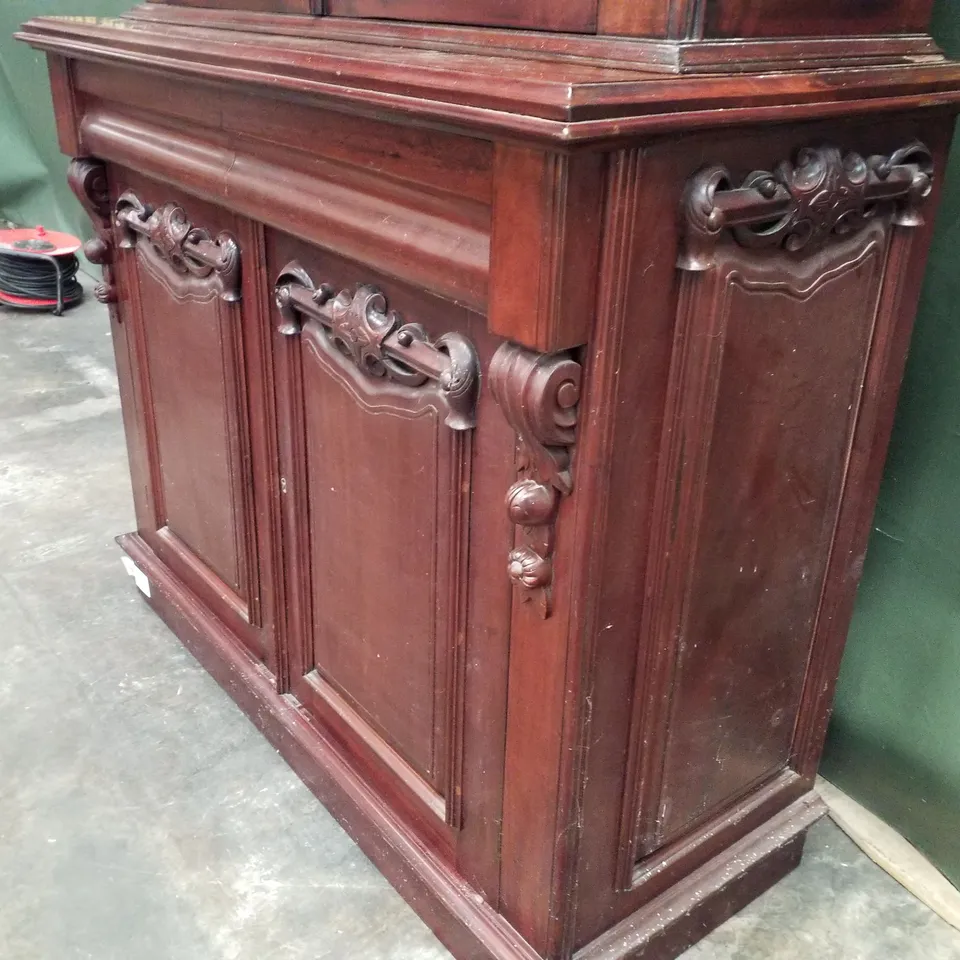 VICTORIAN MAHOGANY VENEER PART GLAZED LOCKABLE BOOKCASE WITH CUPBOARD