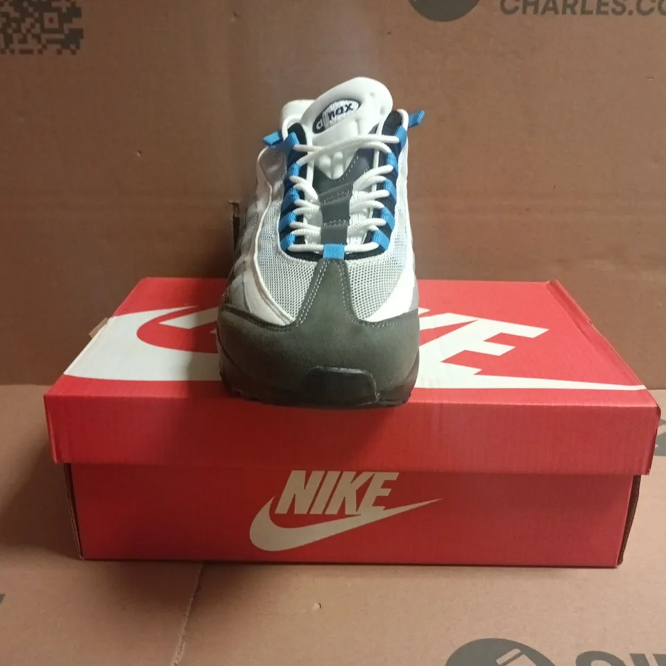 BOXED PAIR OF NIKE AIR MAX TRAINERS IN WHITE/GREY/BLUE SIZE UK 11