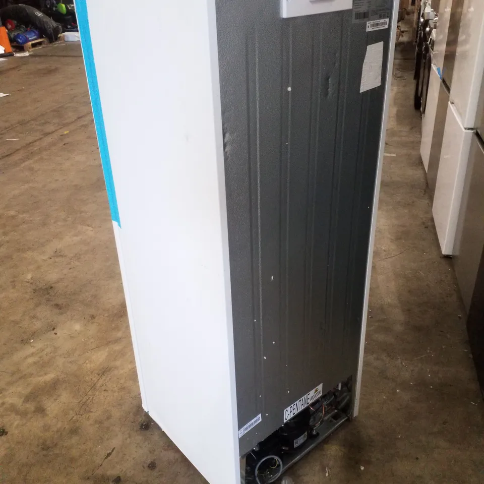 RUSSELL HOBBS RH143FZ552E1W 143CM SMALL UPRIGHT FREEZER - WHITE