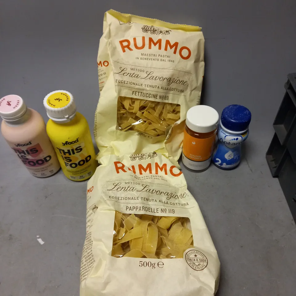 APPROXIMATELY 8 ASSORTED FOOD/DRINK PRODUCTS TO INCLUDE RUMMO PASTA, YFOOD DRINKS, WINTER DEFENCE GUMMIES ETC - COLLECTION ONLY 