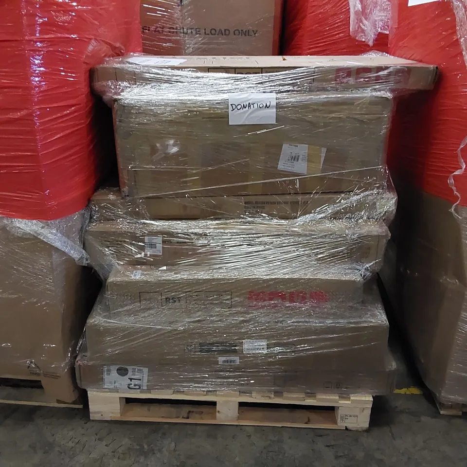 PALLET OF ASSORTED ITEMS INCLUDING: SHELVING DESK, SINGLE BED 