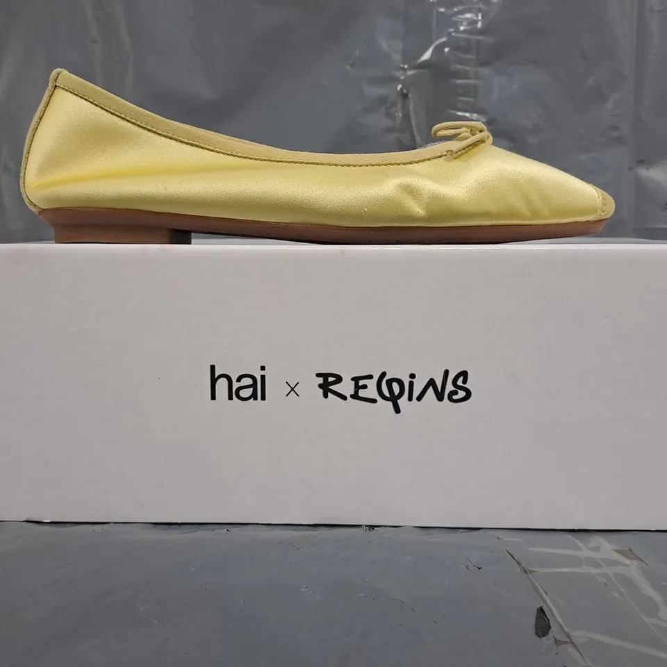 BOXED PAIR OF HAI X REQINS HARMONY SILK FLAT SLIP-ON SHOES IN VANILLA SIZE EU 37