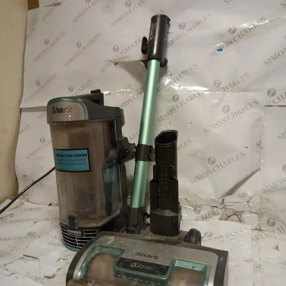 SHARK UPRIGHT VACUUM CLEANER AZ912UKT