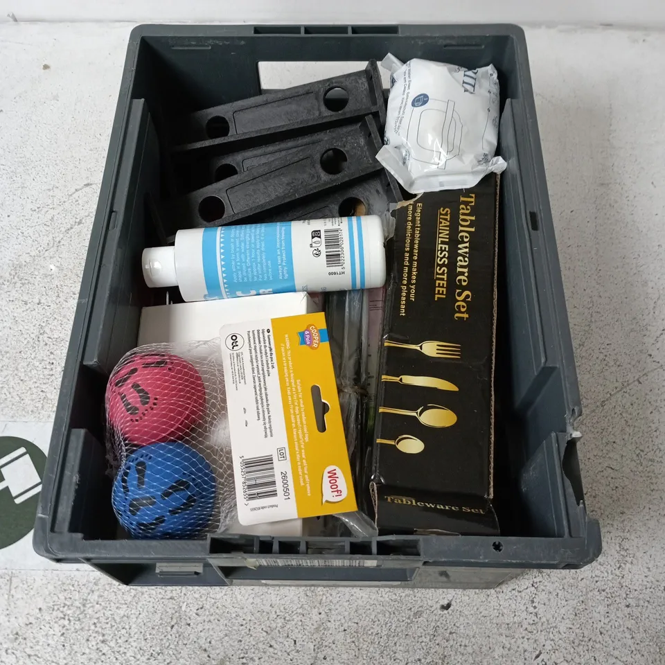 APPROXIMATELY 10 ASSORTED HOUSEHOLD ITEMS INCLUDING UTENSILS, STICKY NOTES, FETCH BALLS ETC.