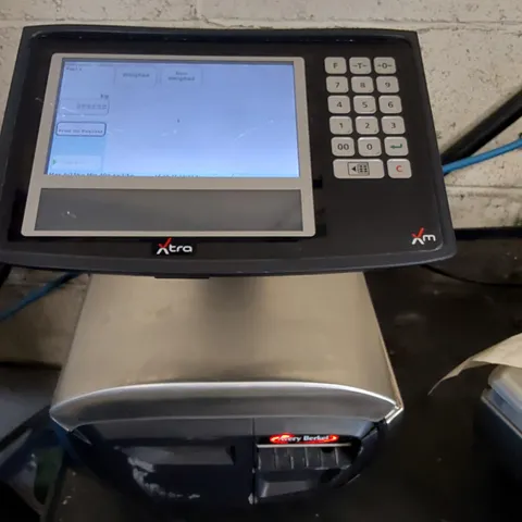 AVERY BERKEL XM601 LABEL AND RECEIPT PRINTING SCALES