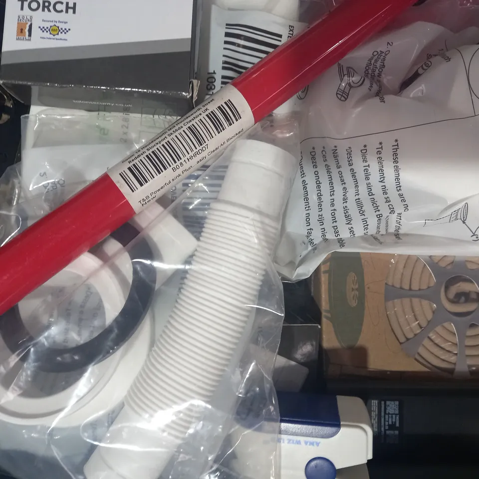LOT OF APPROXIMATELY 15 ASSORTED HOUSEHOLD ITEMS TO INCLUDE BLOC KEYRING TAGS, DEFENDER WINDOW ALERT ALARM, ETC