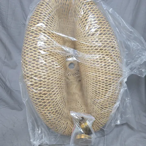 HANGING CEILING LIGHT WITH ABSTRACT WOODEN SHADE