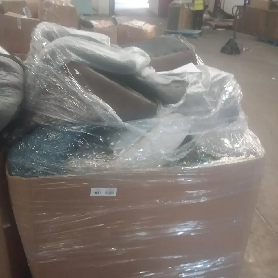 PALLET OF ASSORTED CHAIR PARTS MAINLY SEATS FOR A RANGE OF ASSORTED DINING CHAIRS