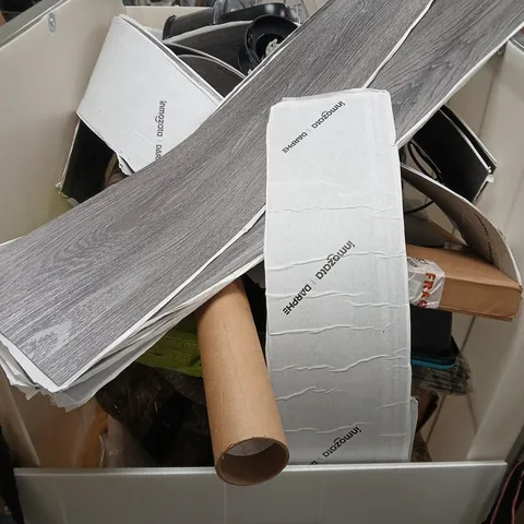 CAGE OF APPROXIMATELY 15 ASSORTED HOUSEHOLD ITEMS TO INCLUDE - PILLOWS, FLOORING AND TV MOUNTS 