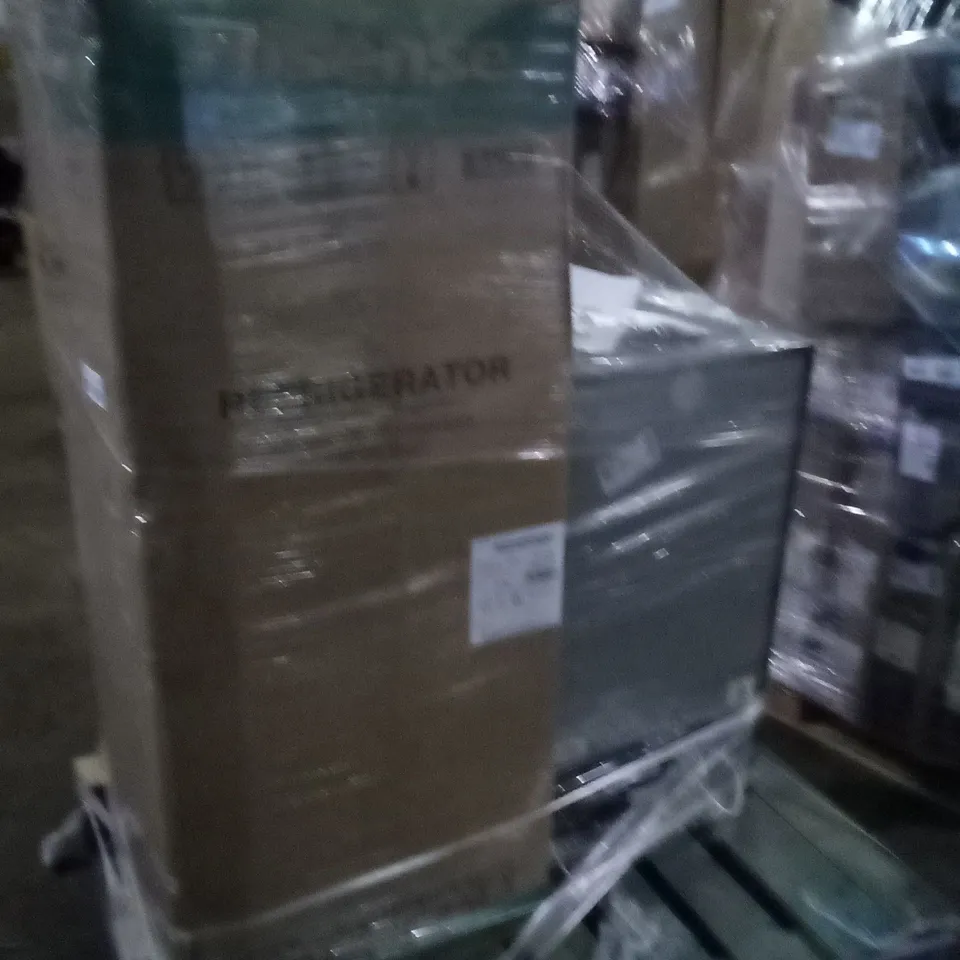 COMFEE RCD93BL1(E) UNDER COUNTER FRIDGE 93L BLACK AND HISENSE RR220D4ADF 52CM FREESTANDING RETRO FRIDGE