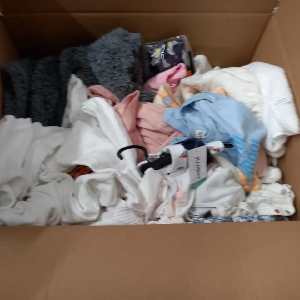 LARGE QUANTITY OF ASSORTED KIDS CLOTHING ITEMS 
