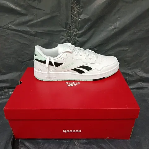 BOXED PAIR OF REEBOK UNISEX BASKETBALL BB 1000 UK 9.5 