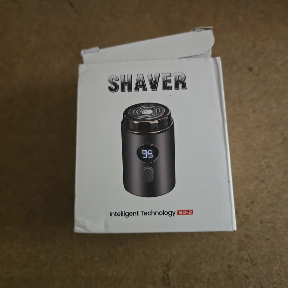 BOX OF APPROXIMATELY 10 ASSORTED BEAUTY PRODUCTS INCLUDING SHAVER, HIBIWASH AND AVEENO CREAM