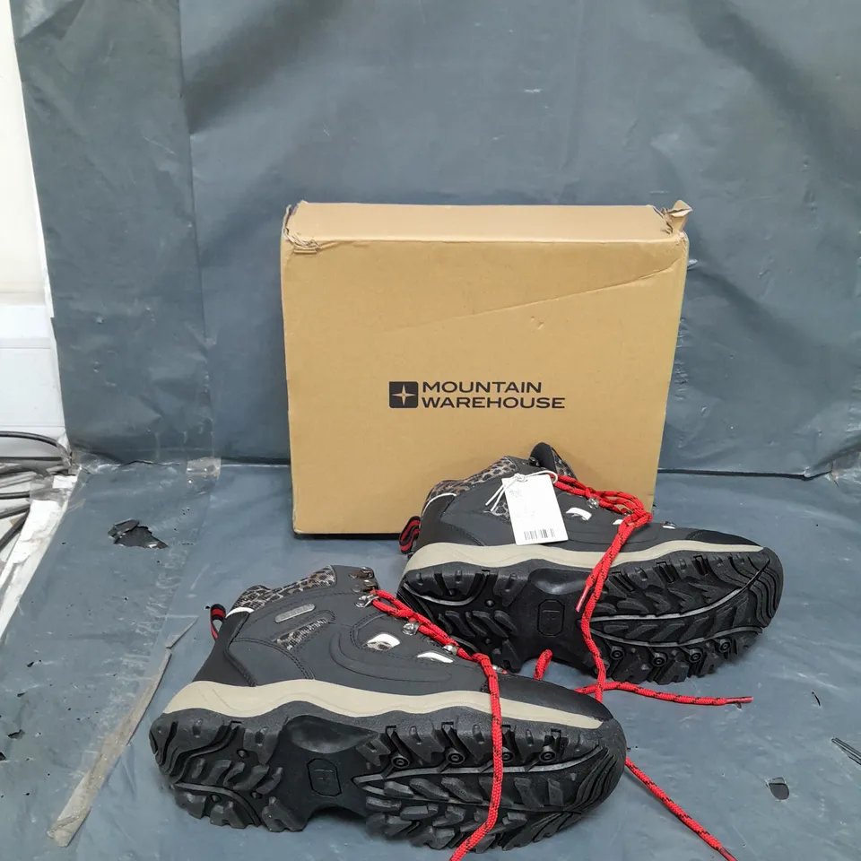 BOXED PAIR OF MOUNTAIN WAREHOUSE ADVENTURE WOMENS WATERPROOF PRINTED WALKING BOOT BLACK UK 8.5 