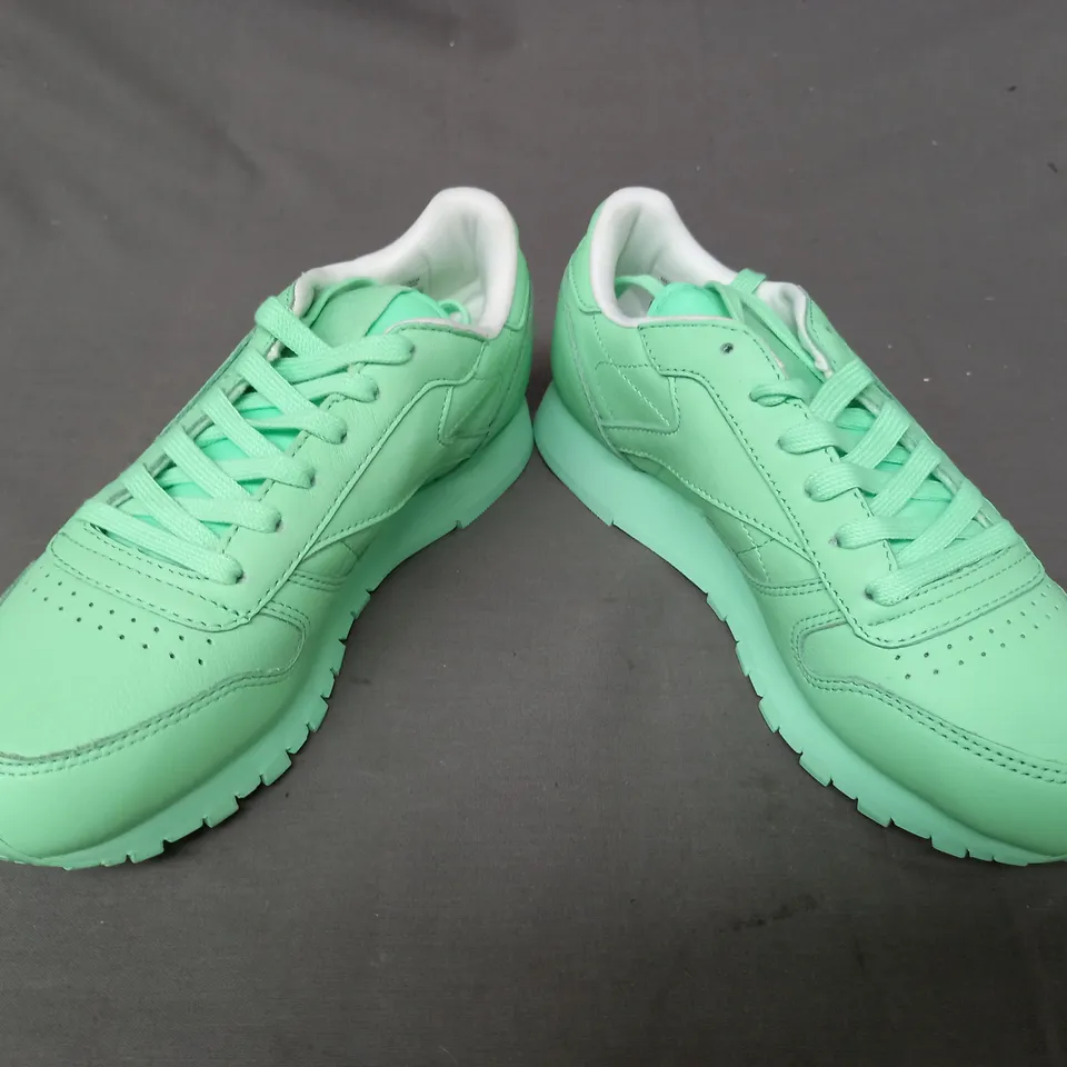 BOXED PAIR OF REEBOK SHOES IN PASTEL GREEN UK SIZE 3