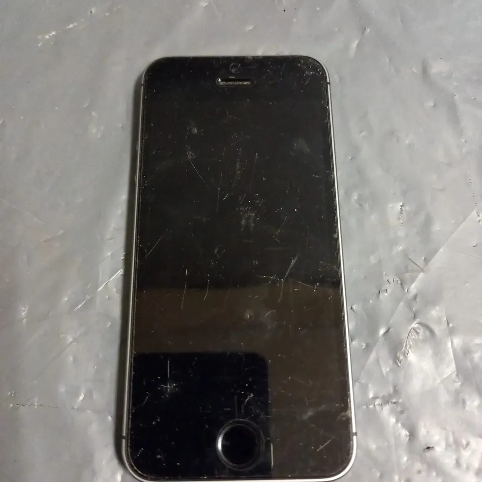 APPLE IPHONE 5S SMARTPHONE A1457 IN BLACK/SILVER