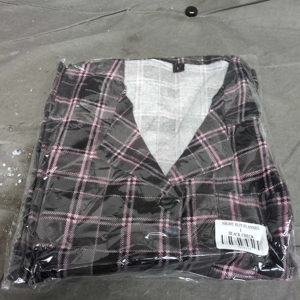 BOX OF 20 ASSORTED NIGH SUIT FLANNELS COMING IN VARIOUS SIZES 
