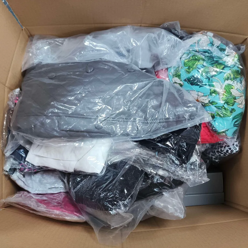 APPROXIMATELY 15 ASSORTED ITEMS TO INCLUDE SANKOM SUPPORT BRA,& MAISI JACKET, LA MAREY SIGNATURE COLLECTION, ETC - COLLECTION ONLY