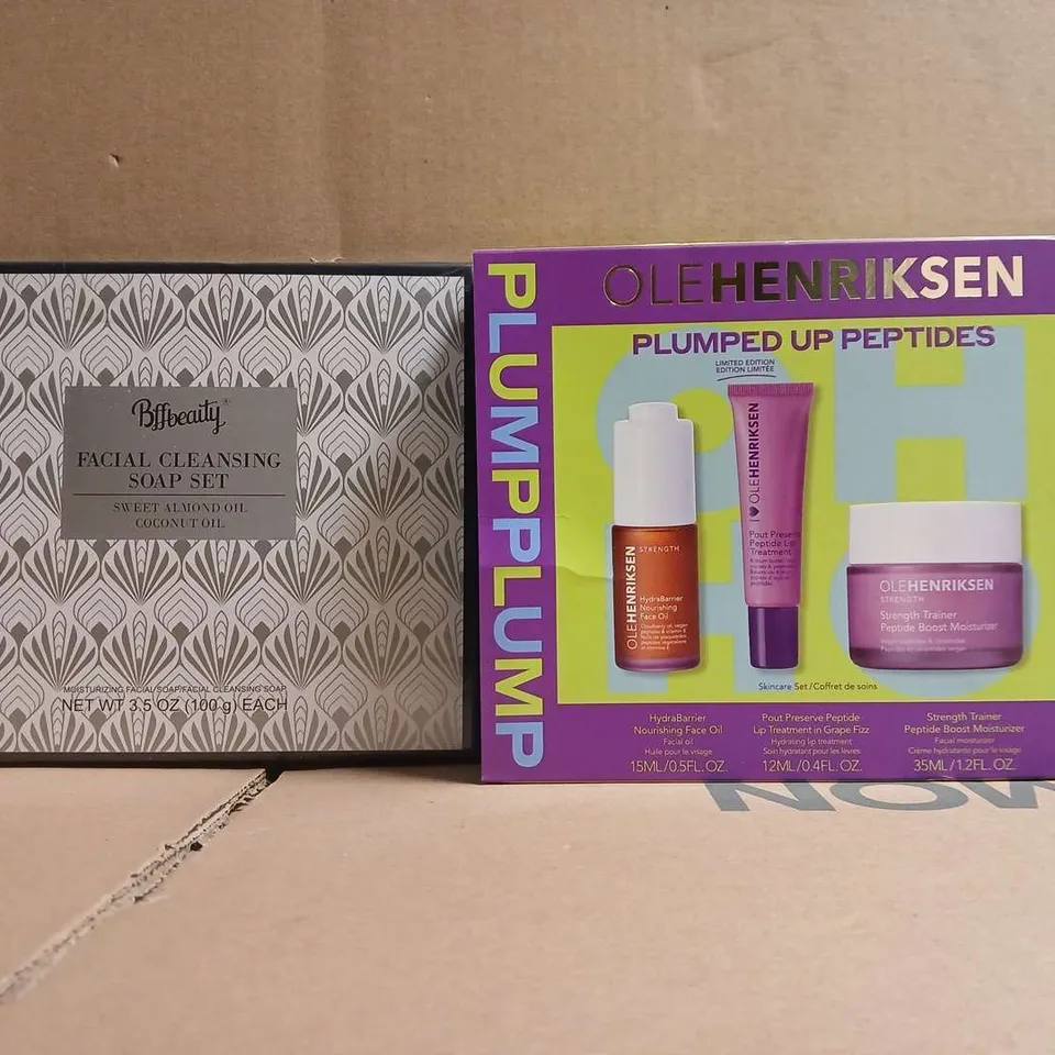 BOX OF APPROXIMATELY 12 ASSORTED COSMETIC BOX SETS TO INCLUDE OLEHENRIKSEN, BFFBEAUTY, ETC - COLLECTION ONLY