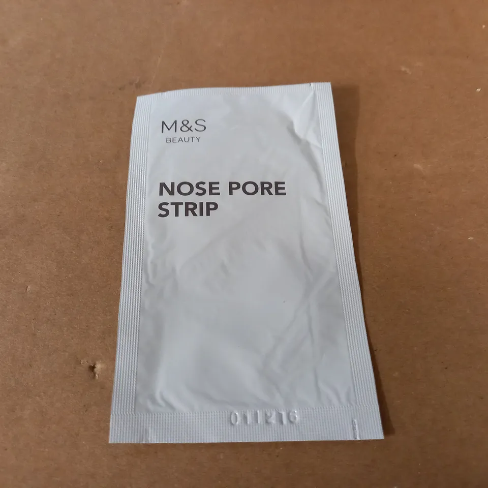 LOT OF APPROXIMATELY 1000 NOSE PORE STRIPS