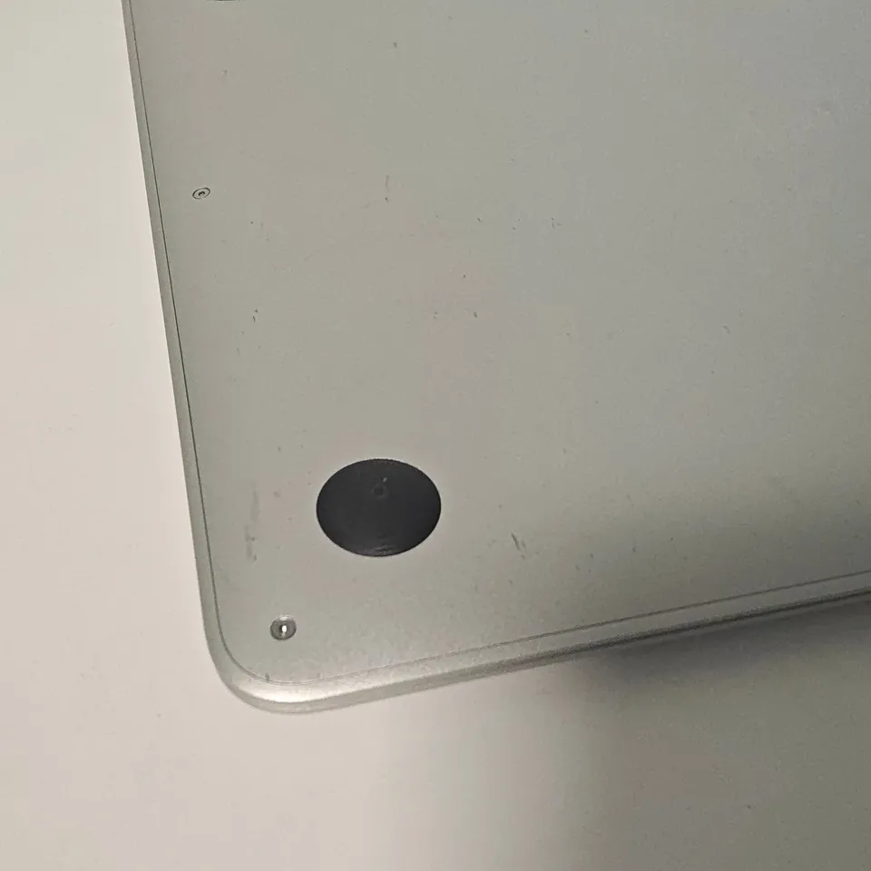UNBOXED APPLE MACBOOK AIR I-5 8GB/128GB IN SILVER - A1466