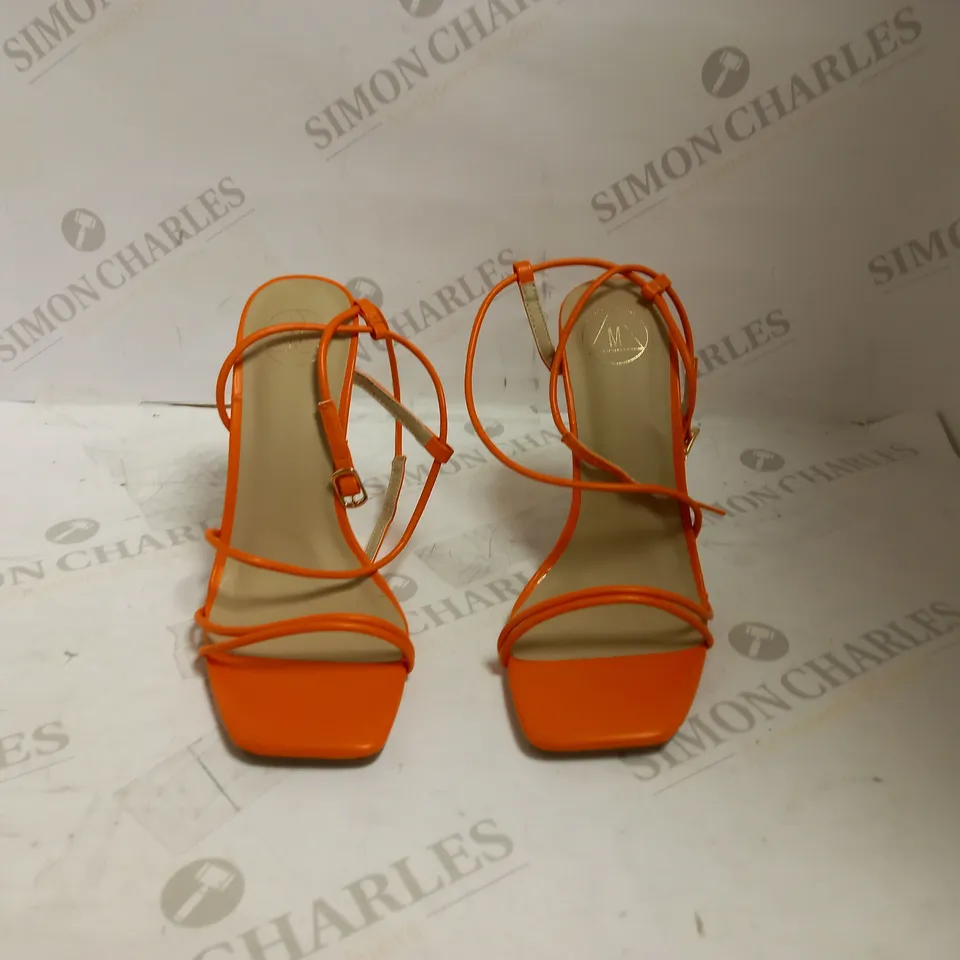 MISSGUIDED SIZE 6 ORANGE PEG HEELS 