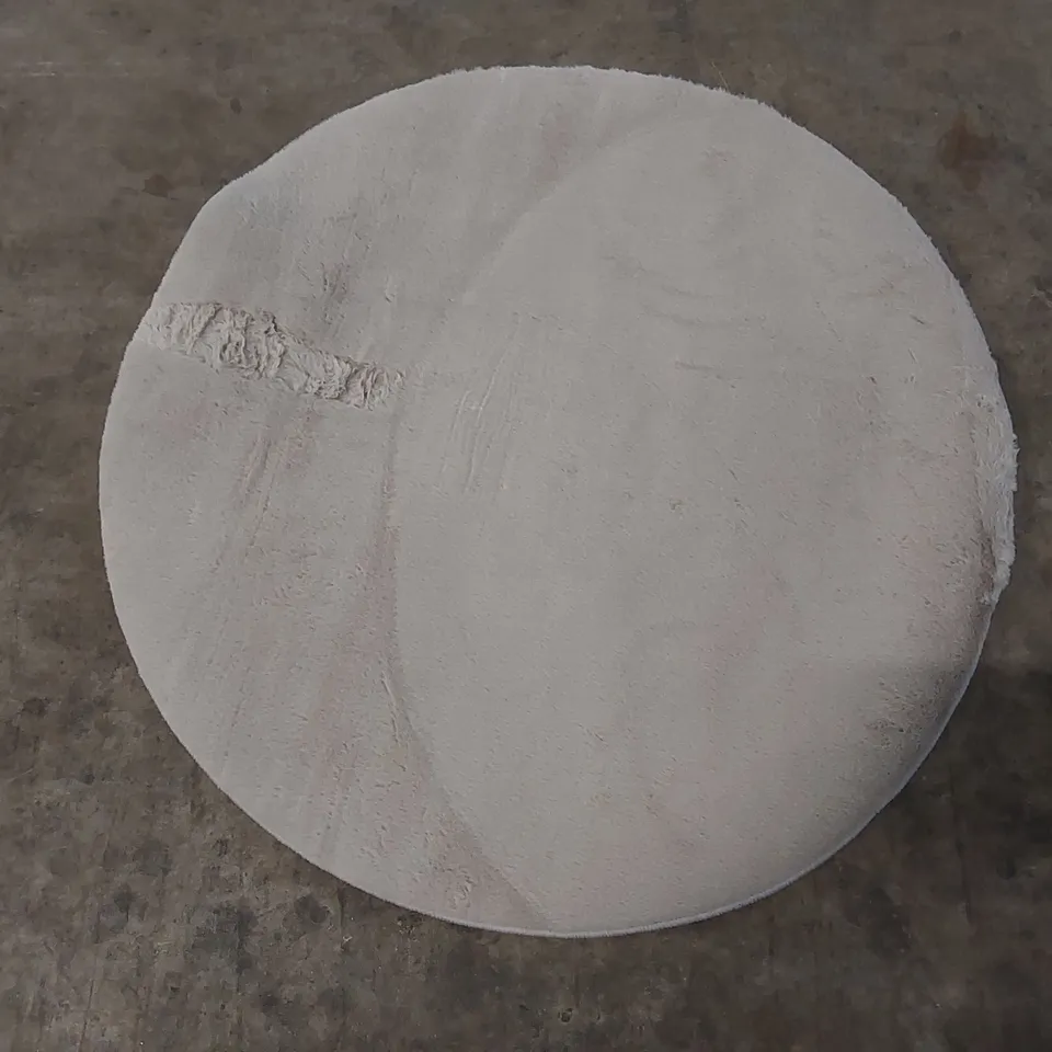 BRAND NEW BAGGED PACO HOME SOFT RUG - 80cm D