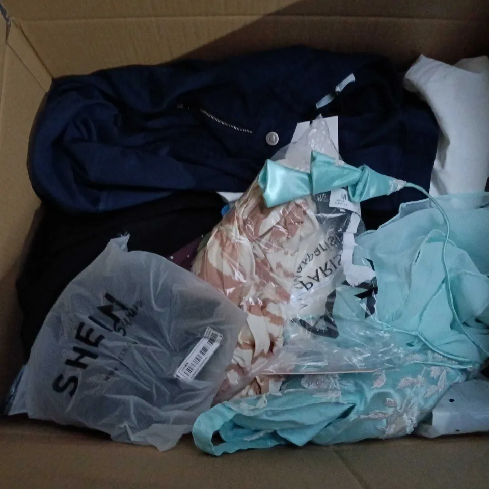APPROXIMATELY 25 ASSORTED CLOTHING AND FASHION PRODUCTS IN VARIOUS STYLES AND SIZES - COLLECTION ONLY