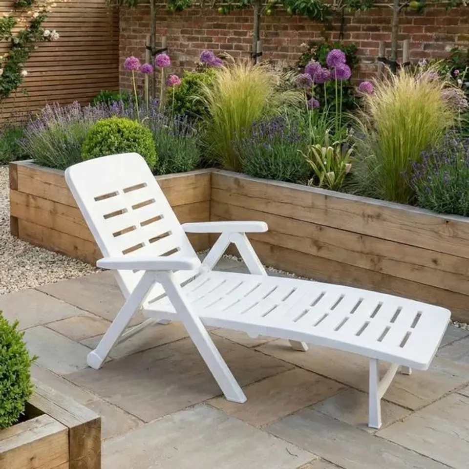 BOXED PESCARA FOLDABLE SUN LOUNGER - WHITE