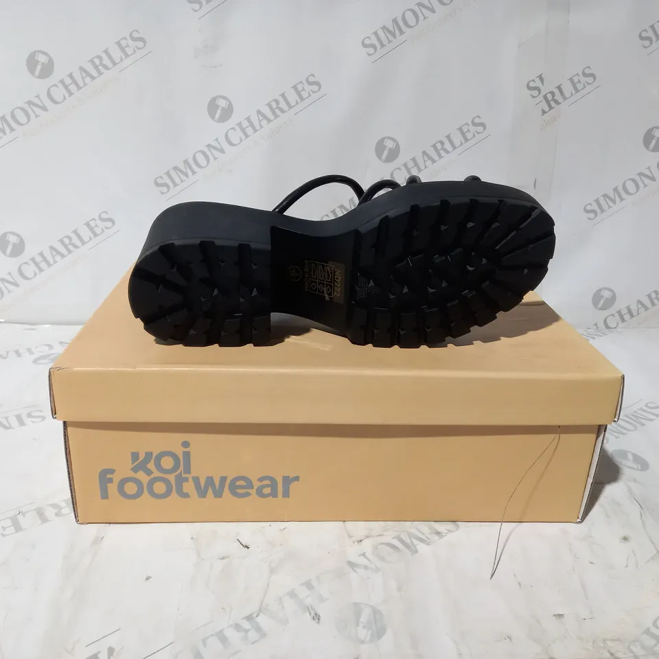 BRAND NEW BOXED PAIR OF KOI VEGAN BLOOMING DAISY OASIS STRAPPY SLIDERS IN BLACK - UK SIZE 3
