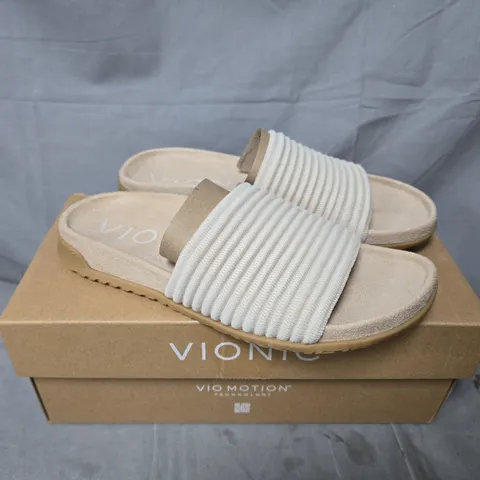 BOXED VIONIC EVIE KNIT SLIDE SANDALS – CREAM - SIZE 4.5