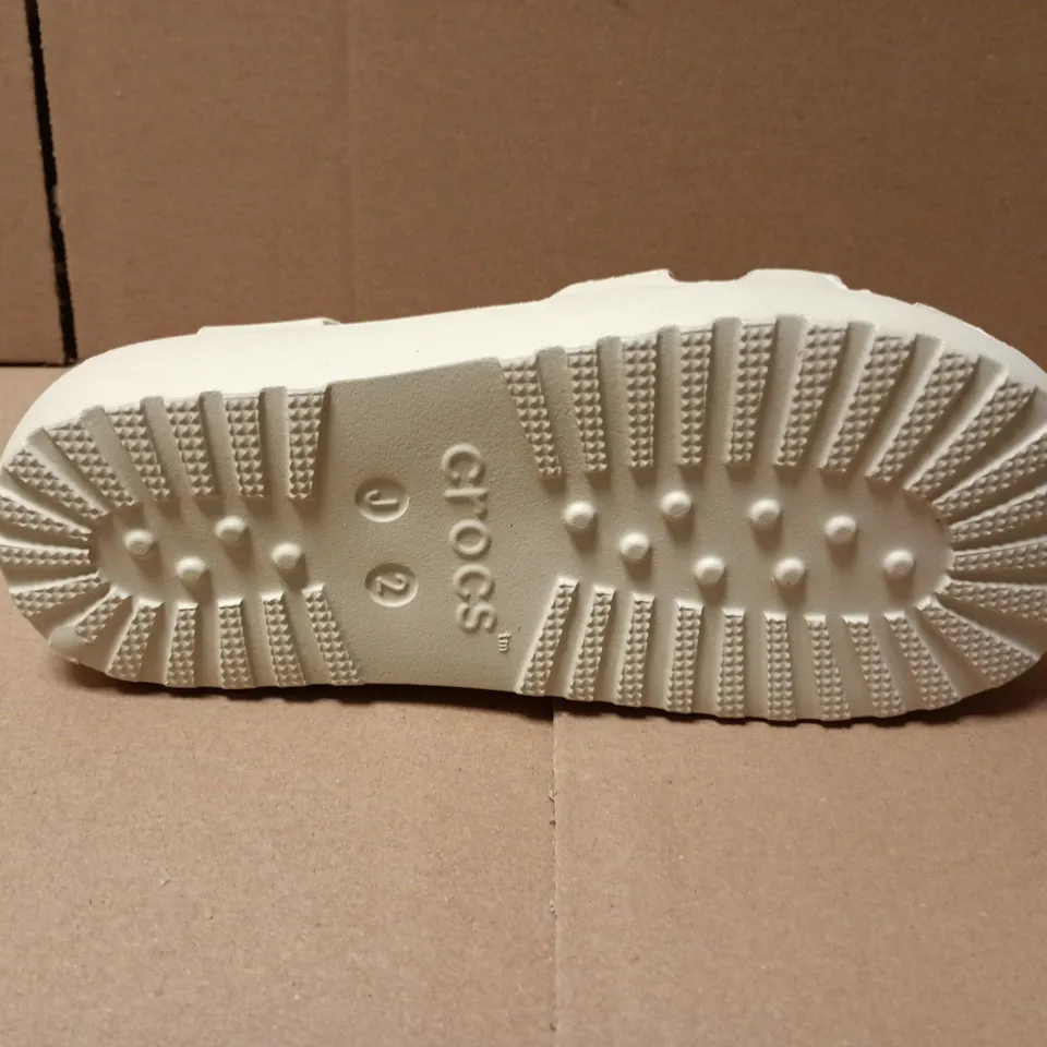 UNBOXED PAIR OF CROCS CHILDRENS FISHERMAN SANDALS IN CREAM - J2
