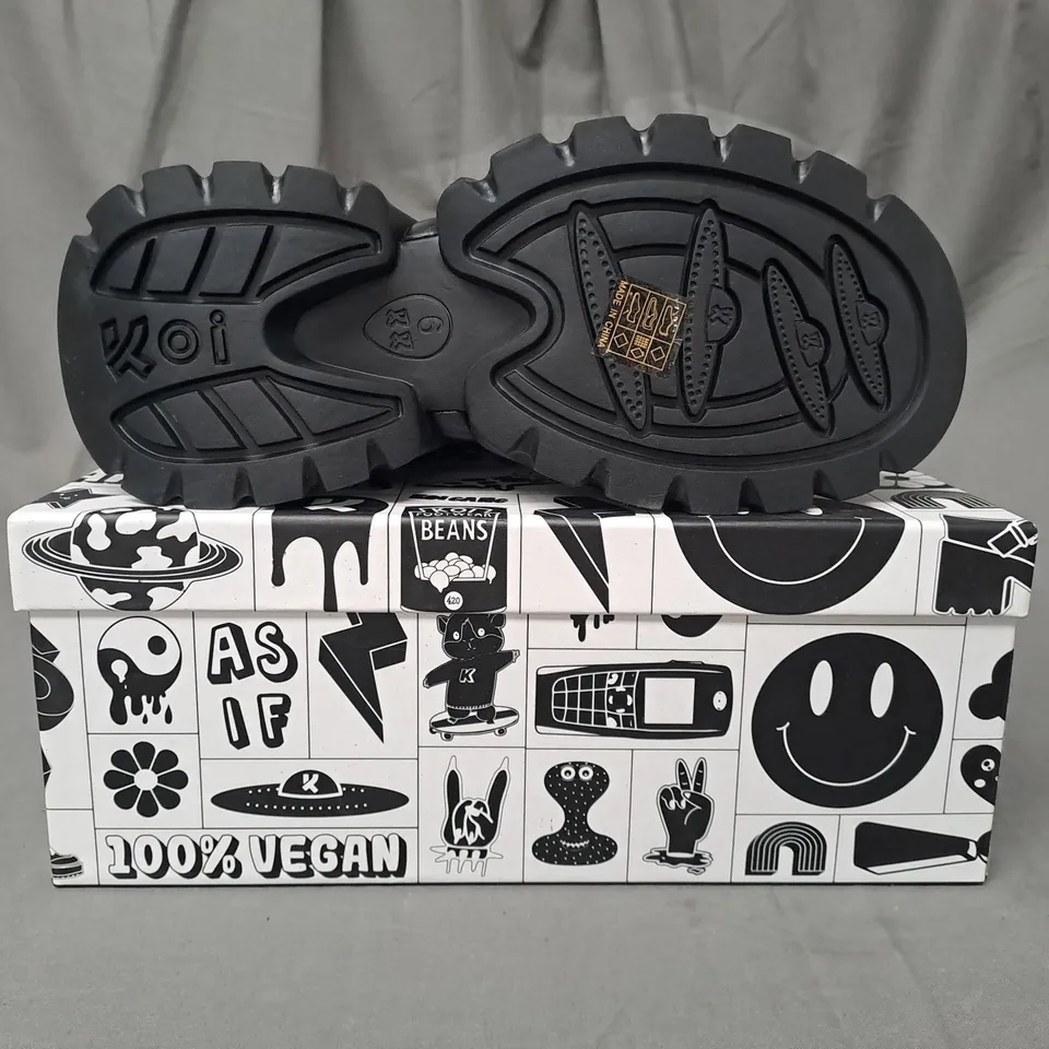 BOXED PAIR OF KOI VEGAN SIGMAR CHUNKY HIKING BOOTS IN BLACK UK SIZE 6
